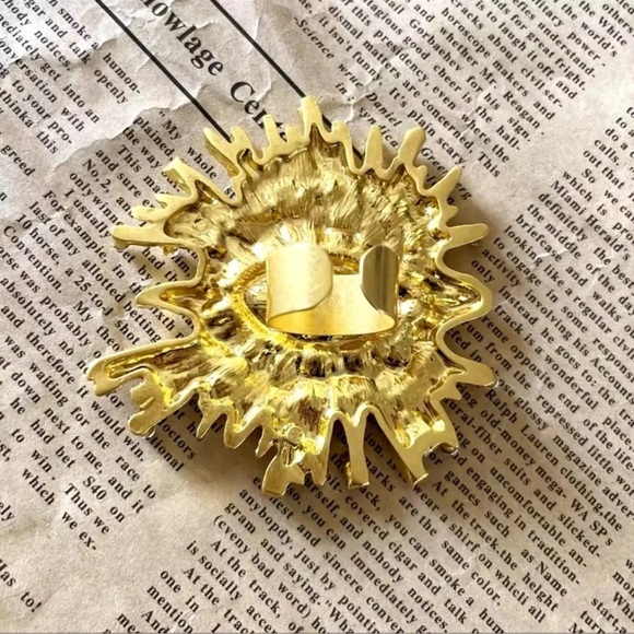 Baroque Gold Blue Eyes Crystal Adjustable Ring - Picture 5 of 10